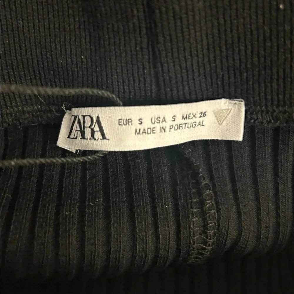 Zara high waisted, ribbed stretchy midi pencil skirt size small black NWT